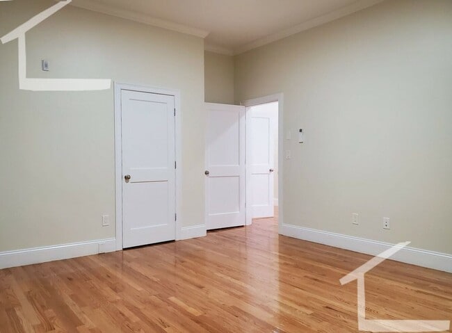 Building Photo - Coolidge Corner Area, In-Unit Washer and Dryer,  Parking for Rent