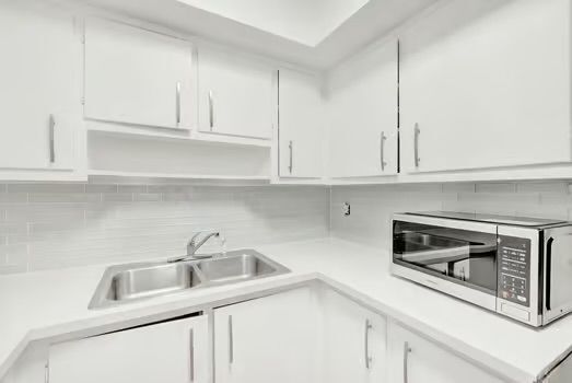 Building Photo - 4525 NE 21st Ave