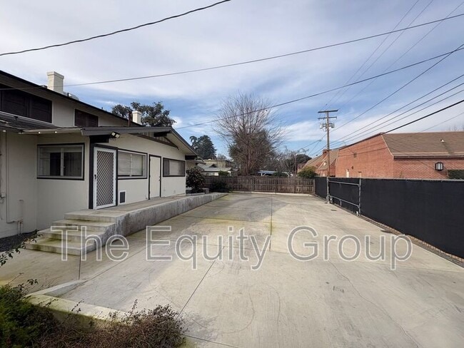 Building Photo - 1410 W Main St