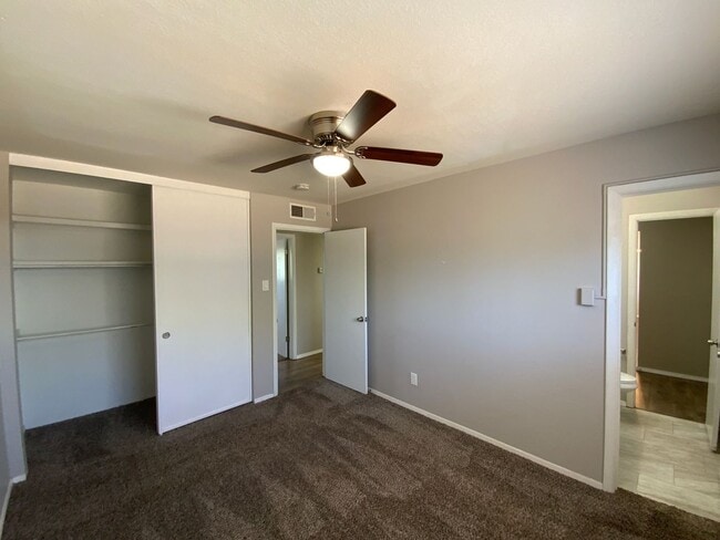 Building Photo - 3 Bedroom Single Story Home Available Near...