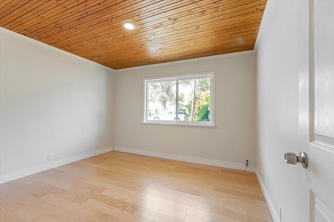 Building Photo - Family Home and In-Law Unit for Rent
