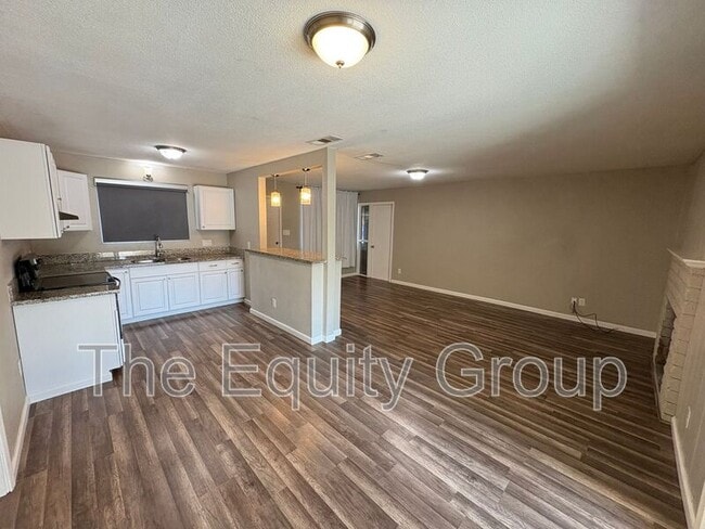 Building Photo - 505 N Lovers Ln