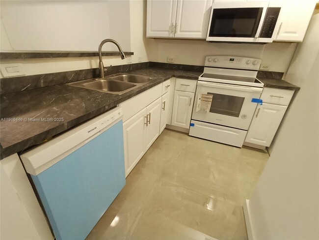 Building Photo - 777 SW 111th Way