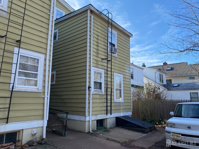 Building Photo - 237 Montgomery St