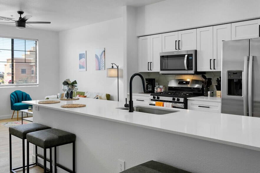 Building Photo - 9450 W Cabela Dr