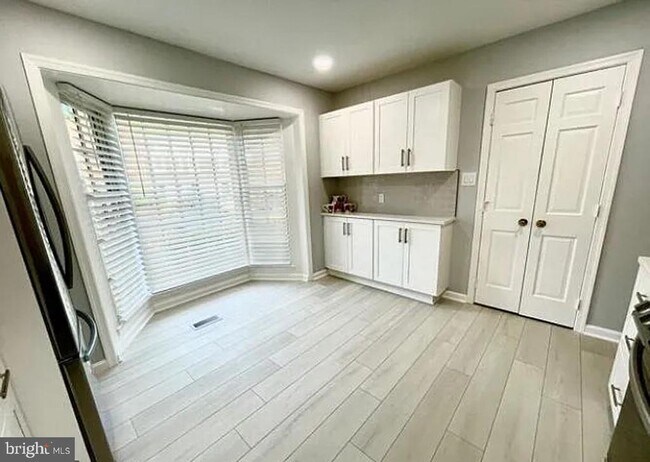 Building Photo - 6633 McLean Ct