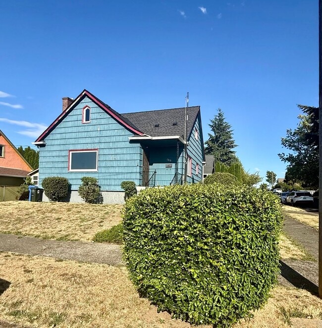 Building Photo - 1219 S Oakes St