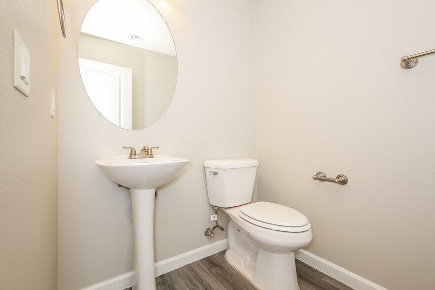 Building Photo - 10823 Mystic Shore Ave