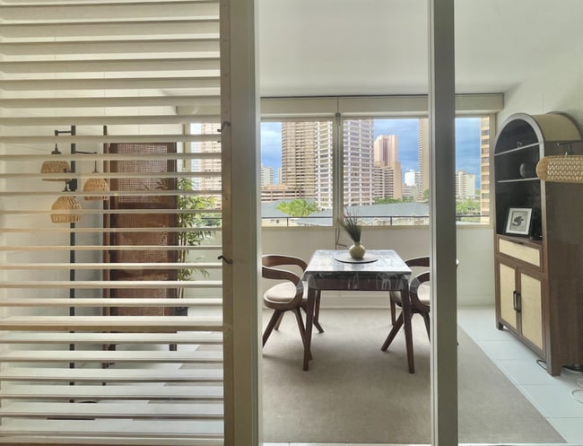 Building Photo - 425 Ena Rd