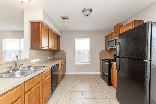 Building Photo - 1006 Vernage Rd