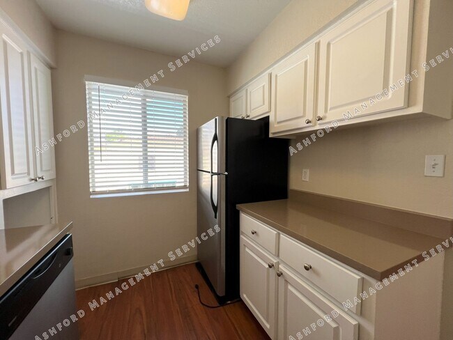 Building Photo - 7141 N 16th St