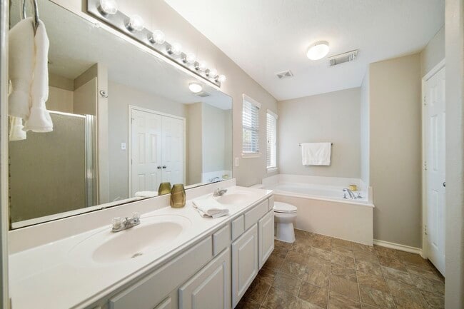 Building Photo - 18436 Sunrise Pines Dr
