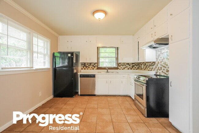 Building Photo - 1201 Monterey Dr