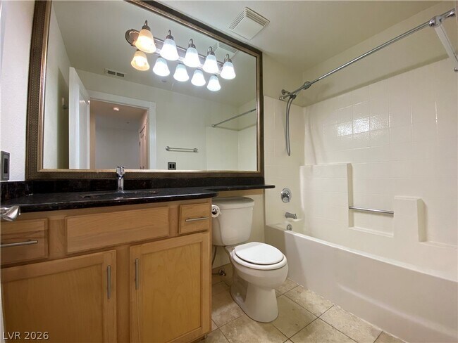 Building Photo - 270 E Flamingo Rd