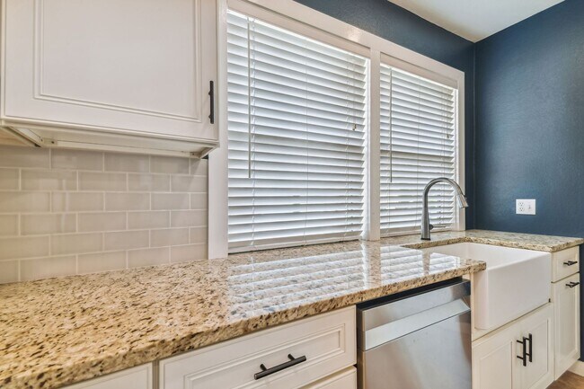 Building Photo - Riverside Heights Historic Bungalow!