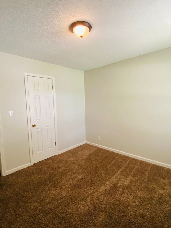 Building Photo - Ranch Style Home