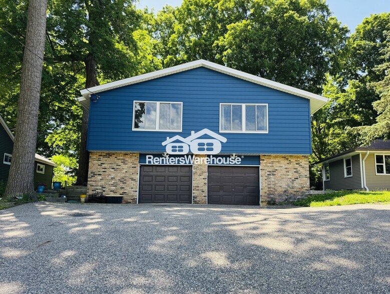 Primary Photo - 5043 Shoreline Dr