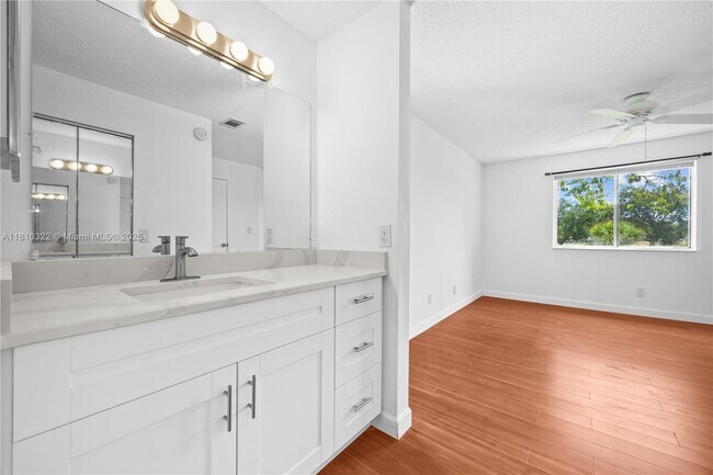 Building Photo - 1031 Coral Club Dr