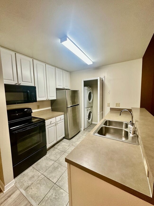 Building Photo - WG #304