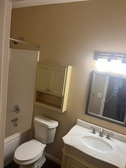 Building Photo - 1435 Lillian Ln