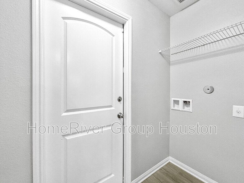 Building Photo - 503 Pedroso Dr