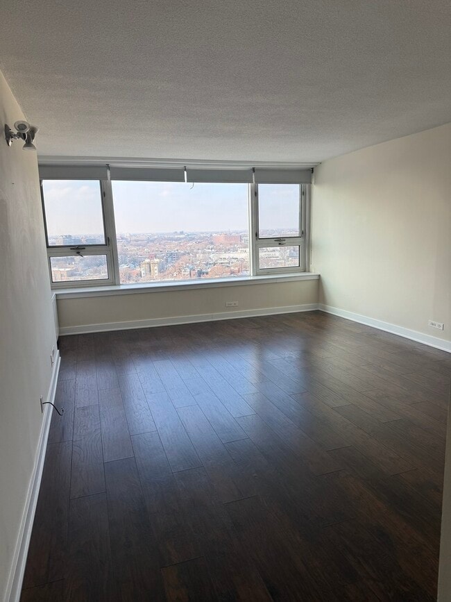 Building Photo - 2728 N Hampden Ct