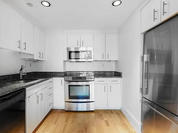 Building Photo - 10 Rogers St