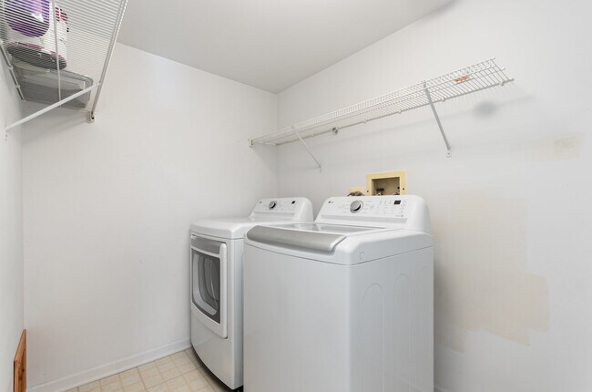 Building Photo - 353 Pembroke Ct