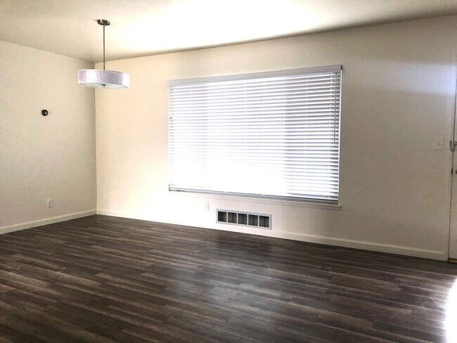 Building Photo - Turlock Charmer newly remodeled