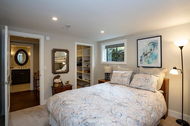 Building Photo - Sweeping waterfront views in this 2-Bedroo...