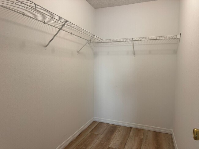 Building Photo - 2510 Hamlet Ln