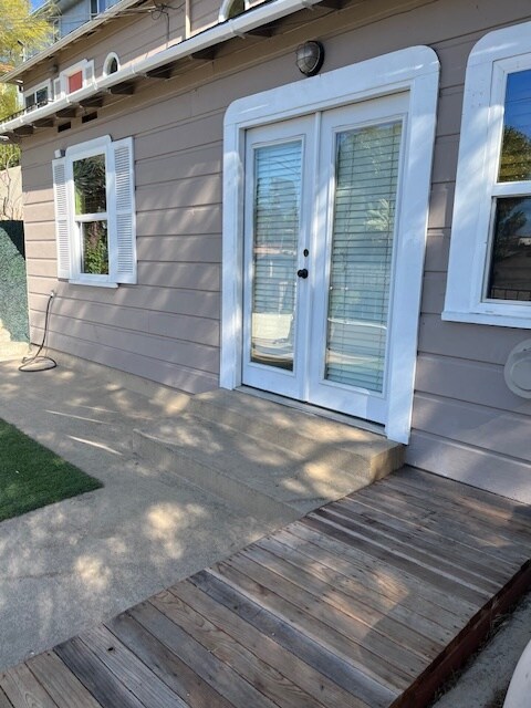 front door - 625 W Maple St