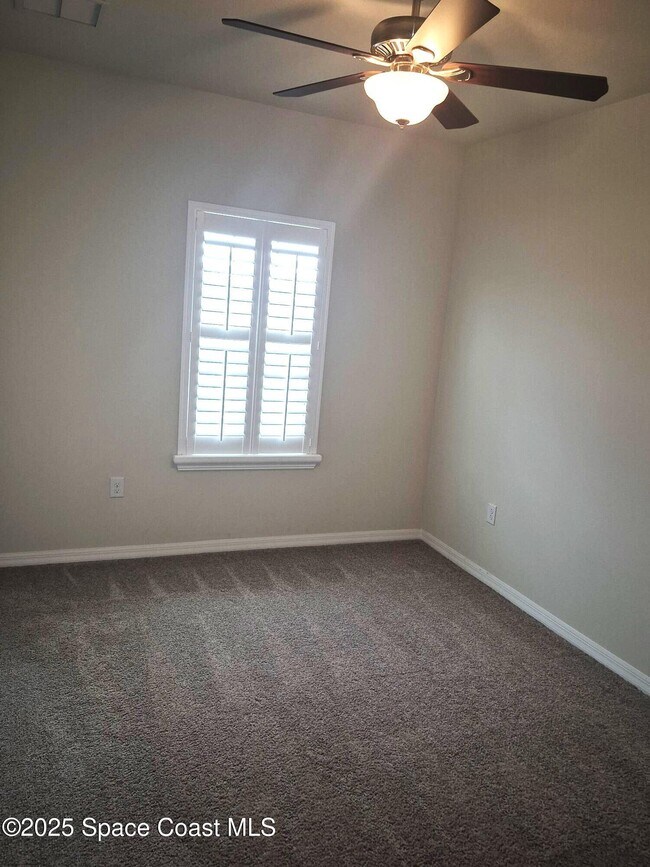 Building Photo - 3325 Sedge Dr