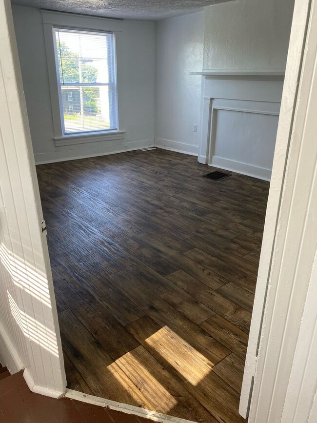 Building Photo - 2 Bedroom Duplex off of Rivermont Ave.