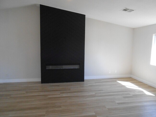 Building Photo - 571 Grape Dr