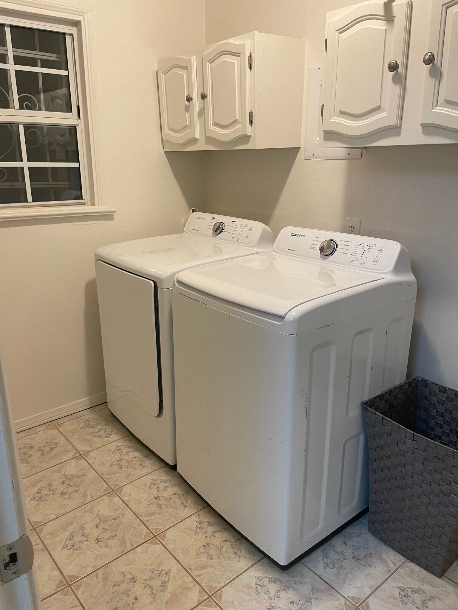 Laundry room - 1208 W 81st Pl