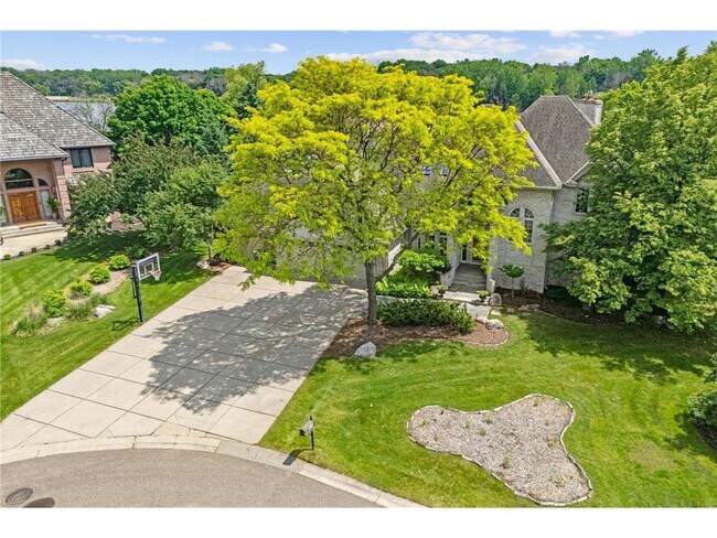 Building Photo - 6210 Deerwood Cir N