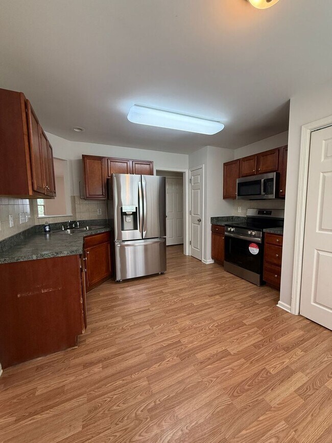 Building Photo - Cute 3 Bed 2.5 Bath Home with Bonus Room