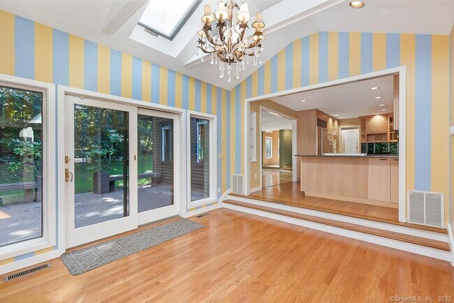 Building Photo - 585 Webbs Hill Rd