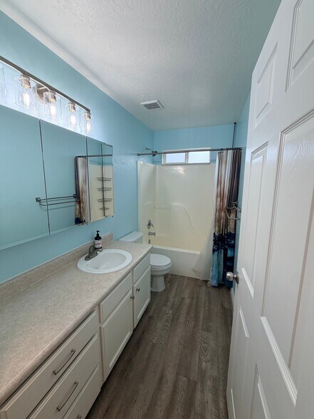 Building Photo - 518 N 350 E