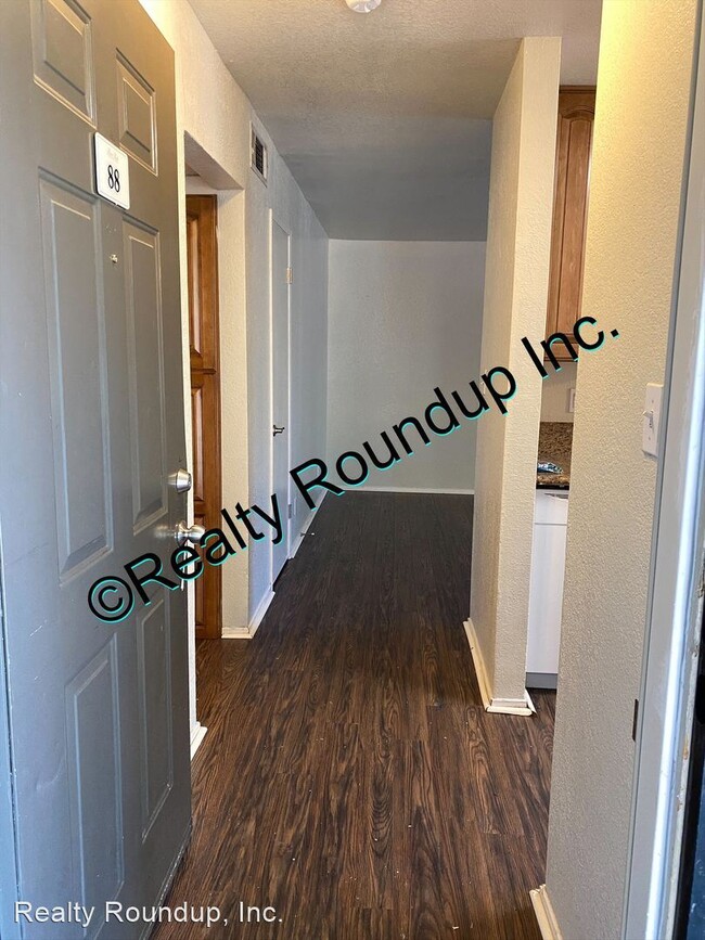 Building Photo - 2 br, 1 bath House - 504 Northbank Ct #88