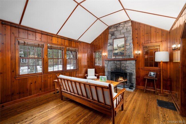 Building Photo - 6 Alpine Rd