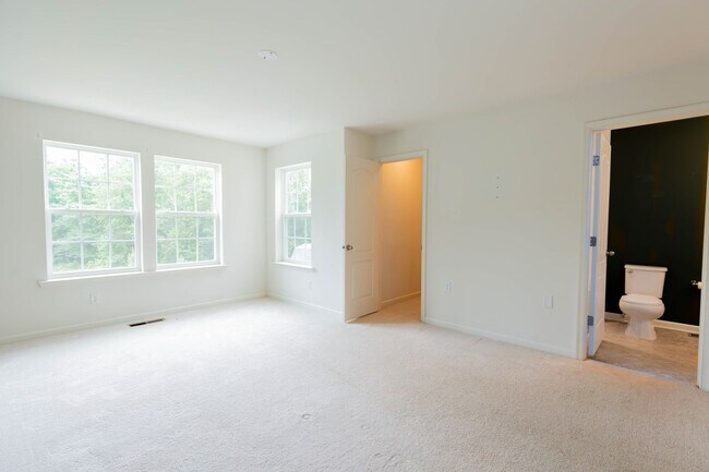 Building Photo - 3 Bed, 2.5 Bath, Townhome in Ranson, WV