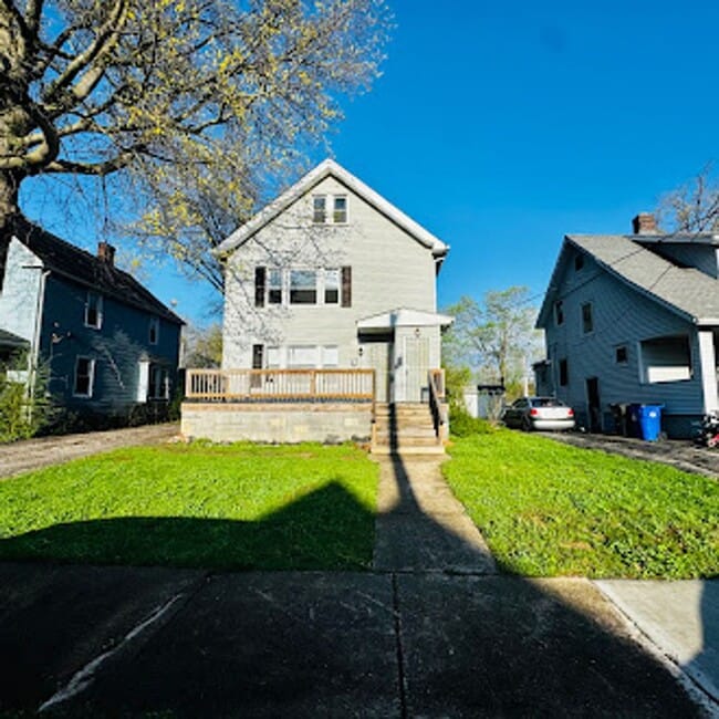 Building Photo - 1333 E 188th St