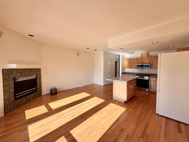 Building Photo - St. Johns 2-bedroom Condo