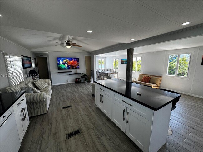 Building Photo - 228 Orchid St