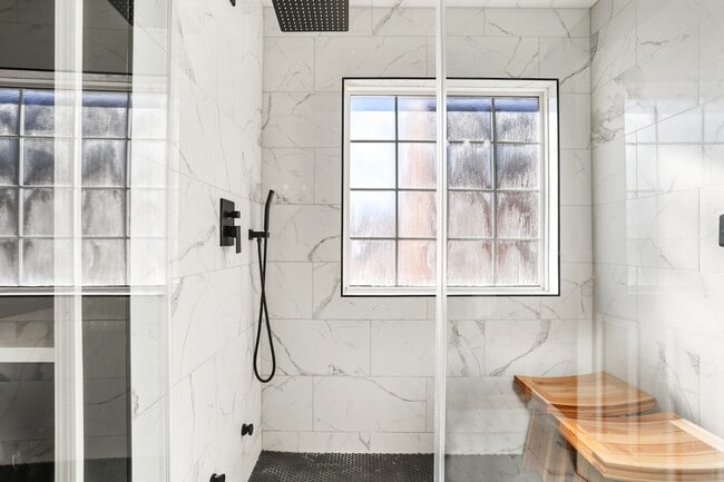 Building Photo - 204 Birch Dr