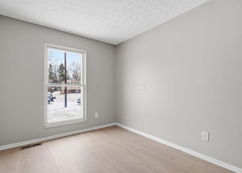 Building Photo - 2526 Queenswood Dr