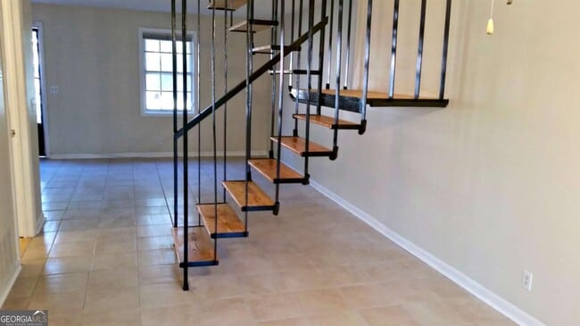 Building Photo - 3815 Parklane Dr