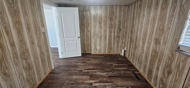 Building Photo - 545 S Carbon Ave